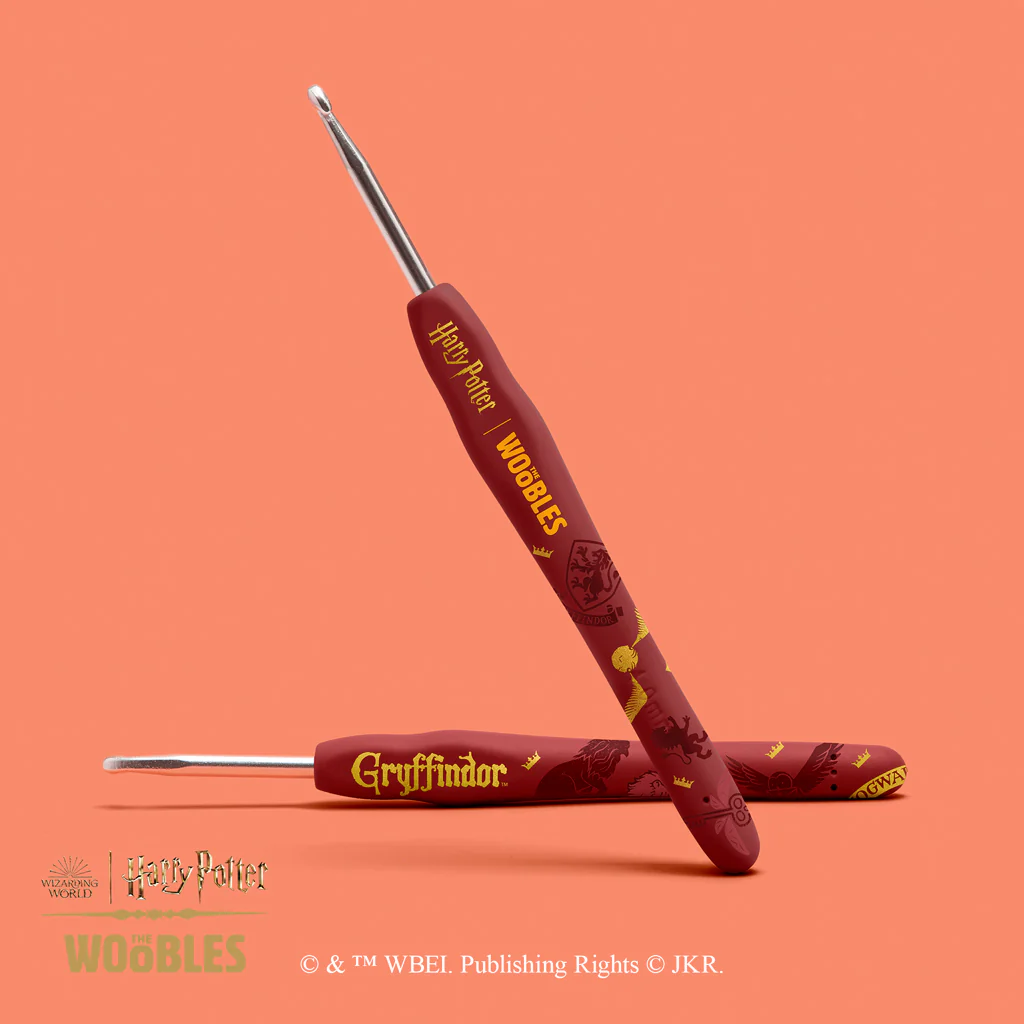 Gryffindor™ Lion and Scarf Bundle - Image 3